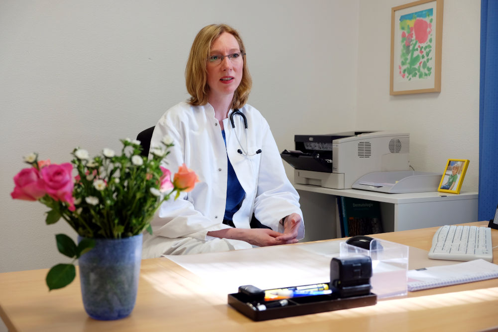 Dr. med. Birte Klare im Patientengespräch