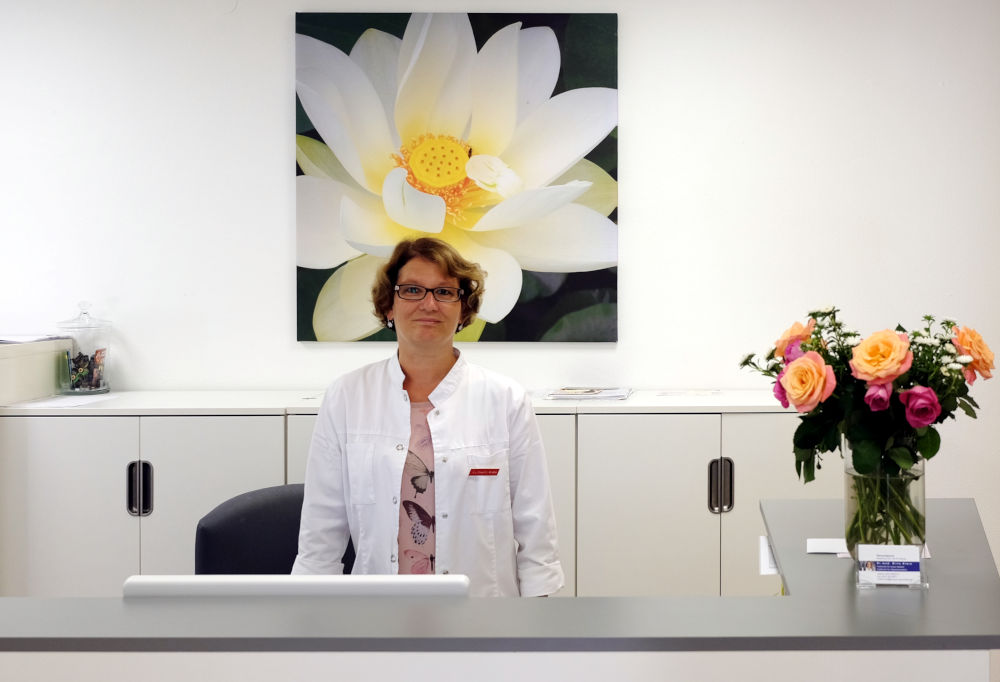 Hausarztpraxis Gievenbeck: Frau von Dewitz-Krebs am Empfang